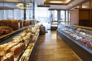 2 restaurants, breakfast, lunch, dinner served; Fusion cuisine 