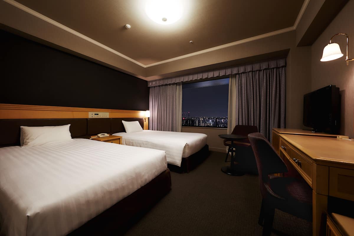 1 bedroom, premium bedding, down comforters, in-room safe