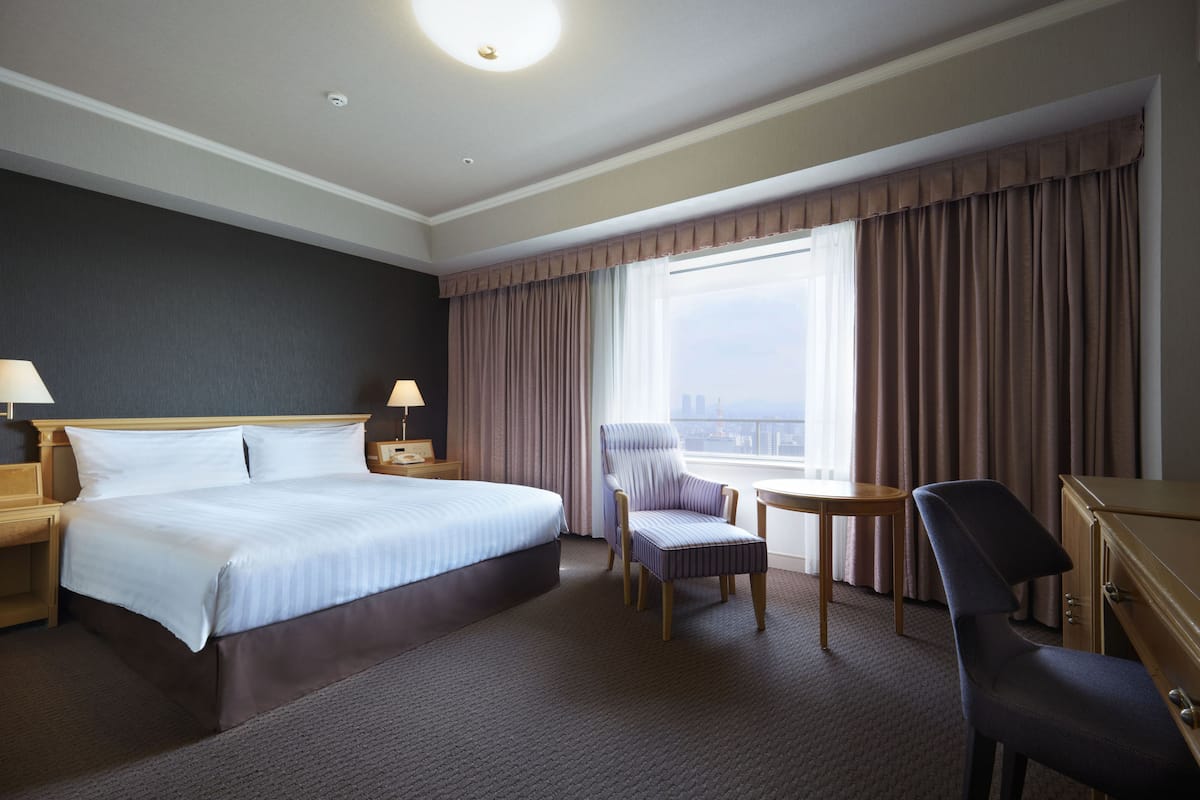 1 bedroom, premium bedding, down comforters, in-room safe