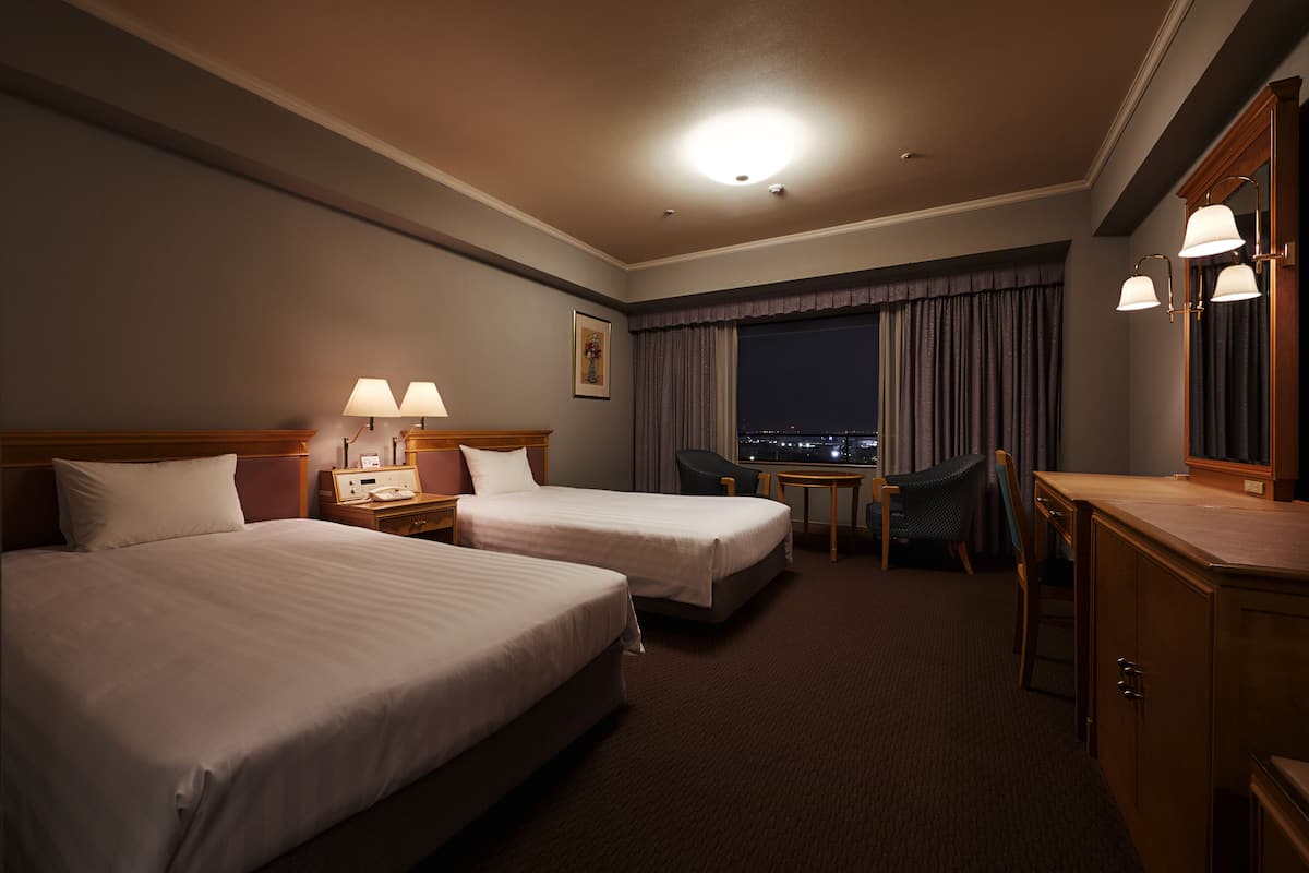 1 bedroom, premium bedding, down comforters, in-room safe