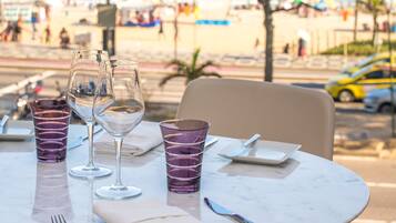 Daily buffet breakfast (BRL 91 per person)