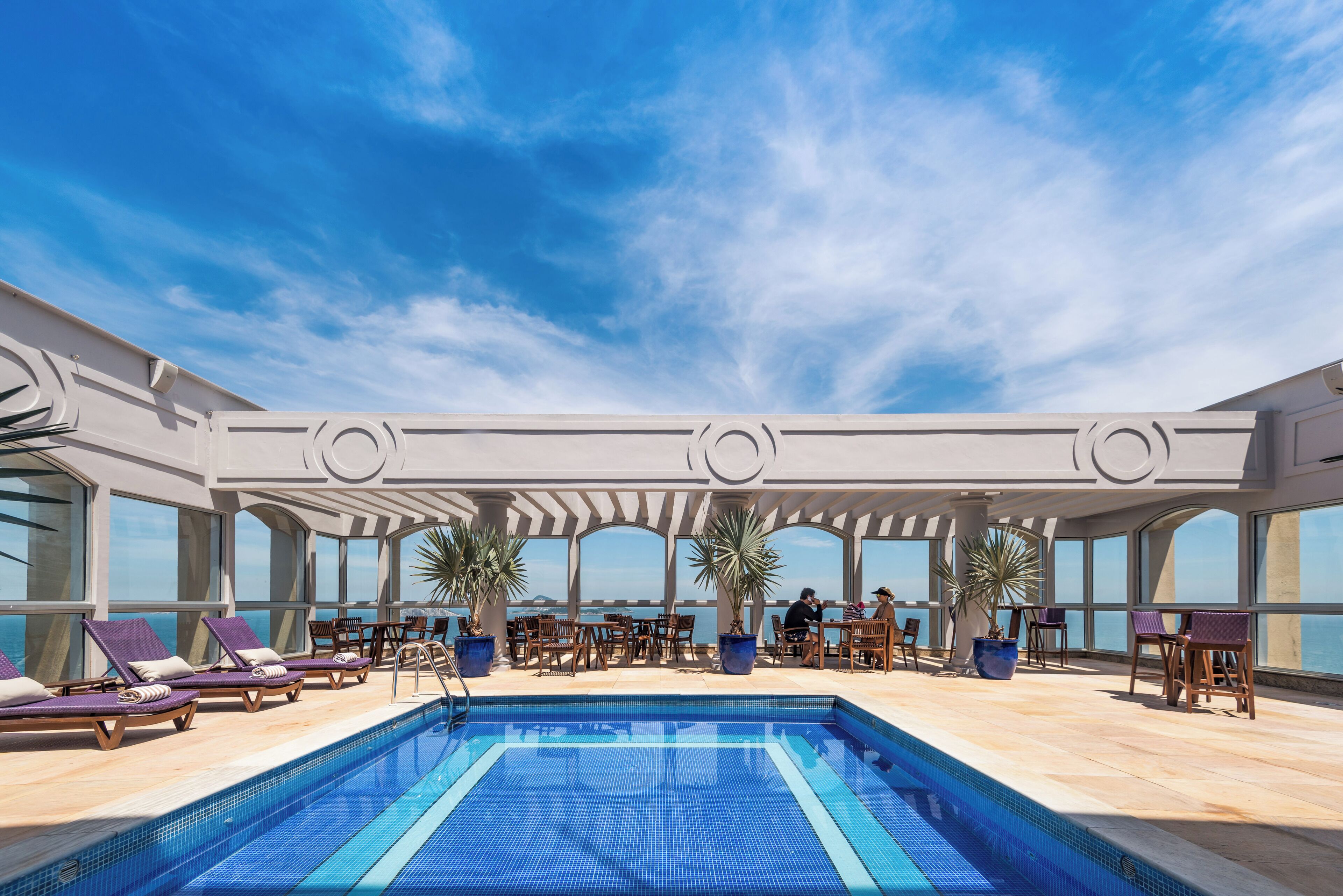 Outdoor pool, pool umbrellas, sun loungers