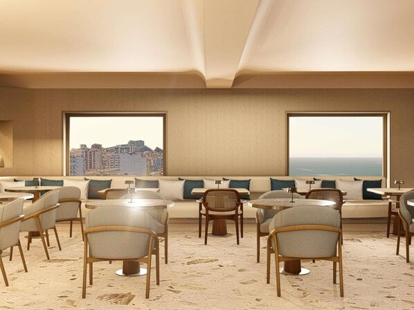 Un interior moderno con vista a la ciudad, un conjunto de sofás y un comedor con sillas.