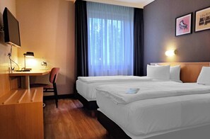 防过敏的被褥、办公桌、遮光窗帘、隔音