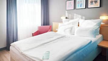 Standardzimmer | Allergikerbettwaren, Schreibtisch, VerdunkelungsvorhÀnge