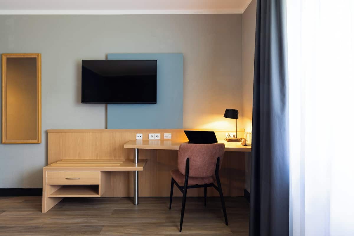 Standard Room, 3 Twin Beds (Up to 3 Adults) | Hypo-allergenic bedding available, desk, blackout drapes, soundproofing