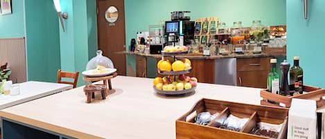 Frukostbuffé varje dag (EUR 17 per person)