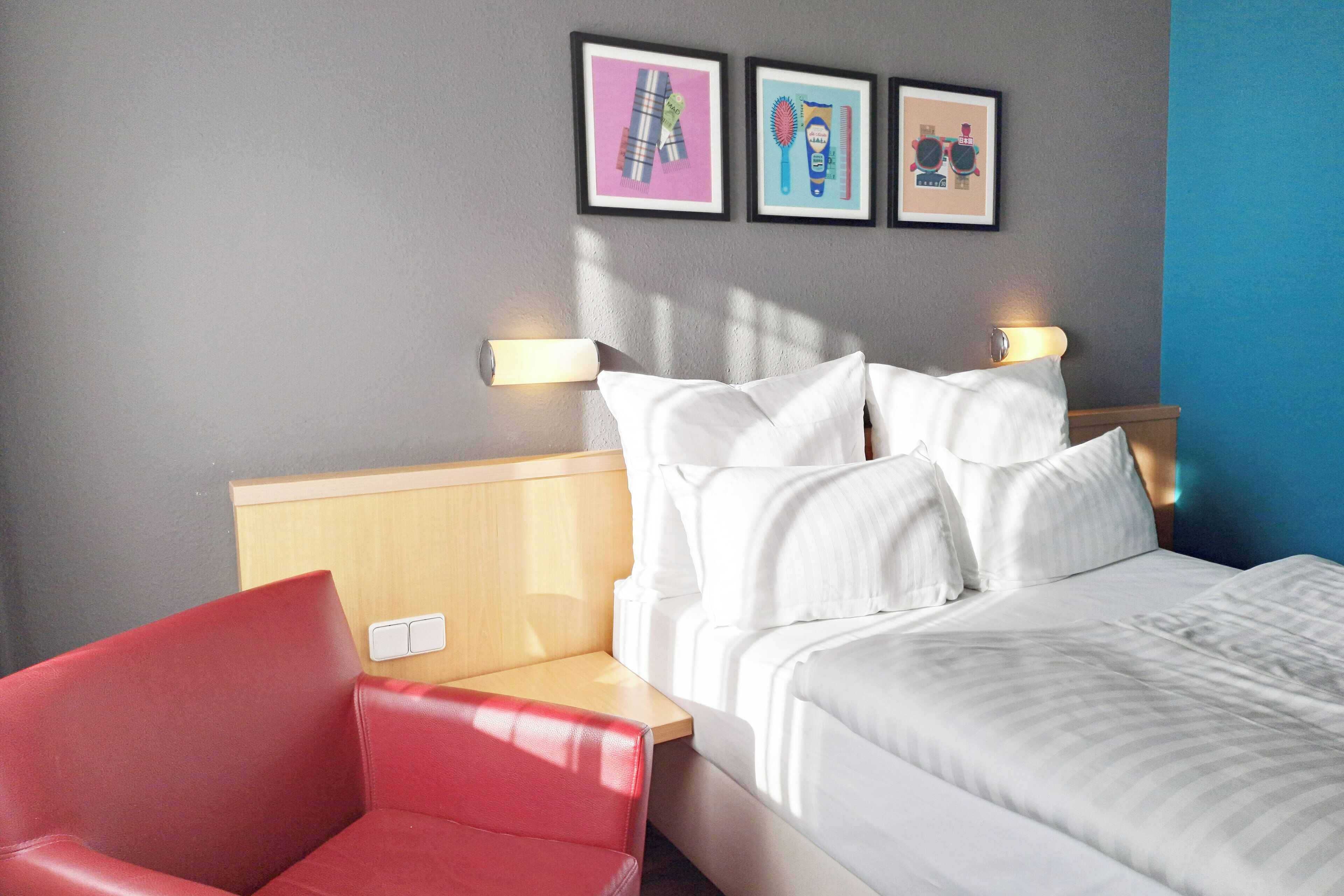 ห้องสแตนดาร์ด, เตียงใหญ่ 1 เตียง | เครื่องนอนป้องกันสารก่อภูมิแพ้, โต๊ะทำงาน, ผ้าม่านกันแสง, ห้องเก็บเสียง