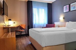 防过敏的被褥、办公桌、遮光窗帘、隔音