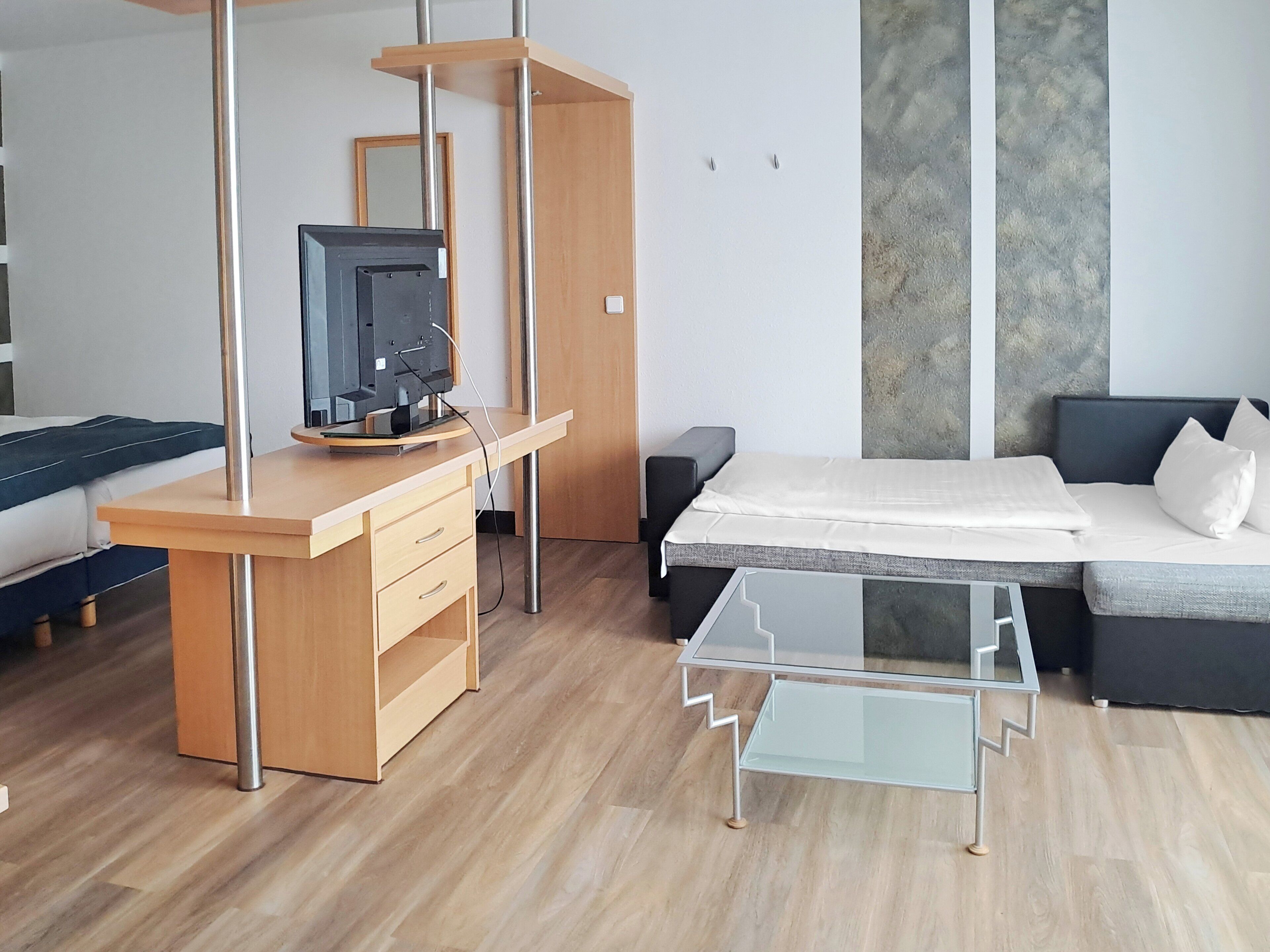 Premium-Zimmer, Mehrere Betten (Up to 3 Adults) | Allergikerbettwaren, Schreibtisch, Verdunkelungsvorhänge