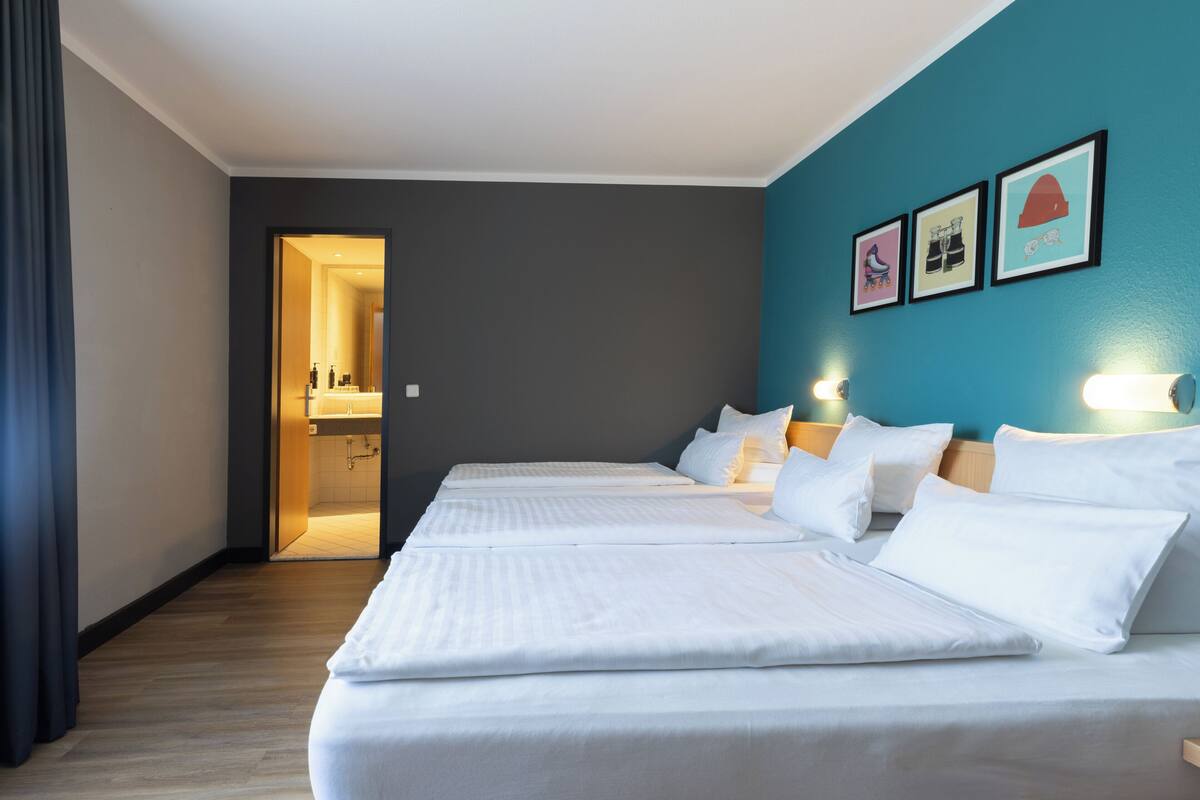 Chambre Standard, 3 lits une place (Up to 3 Adults)
