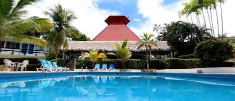 Kolam renang outdoor