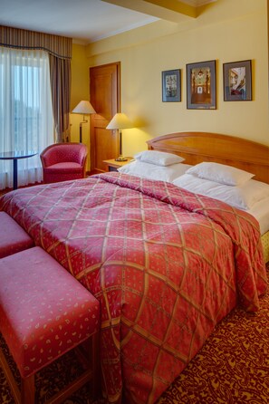 Standard Double Room | Hypo-allergenic bedding, minibar, in-room safe, desk - Hotel Savoy (Prague)