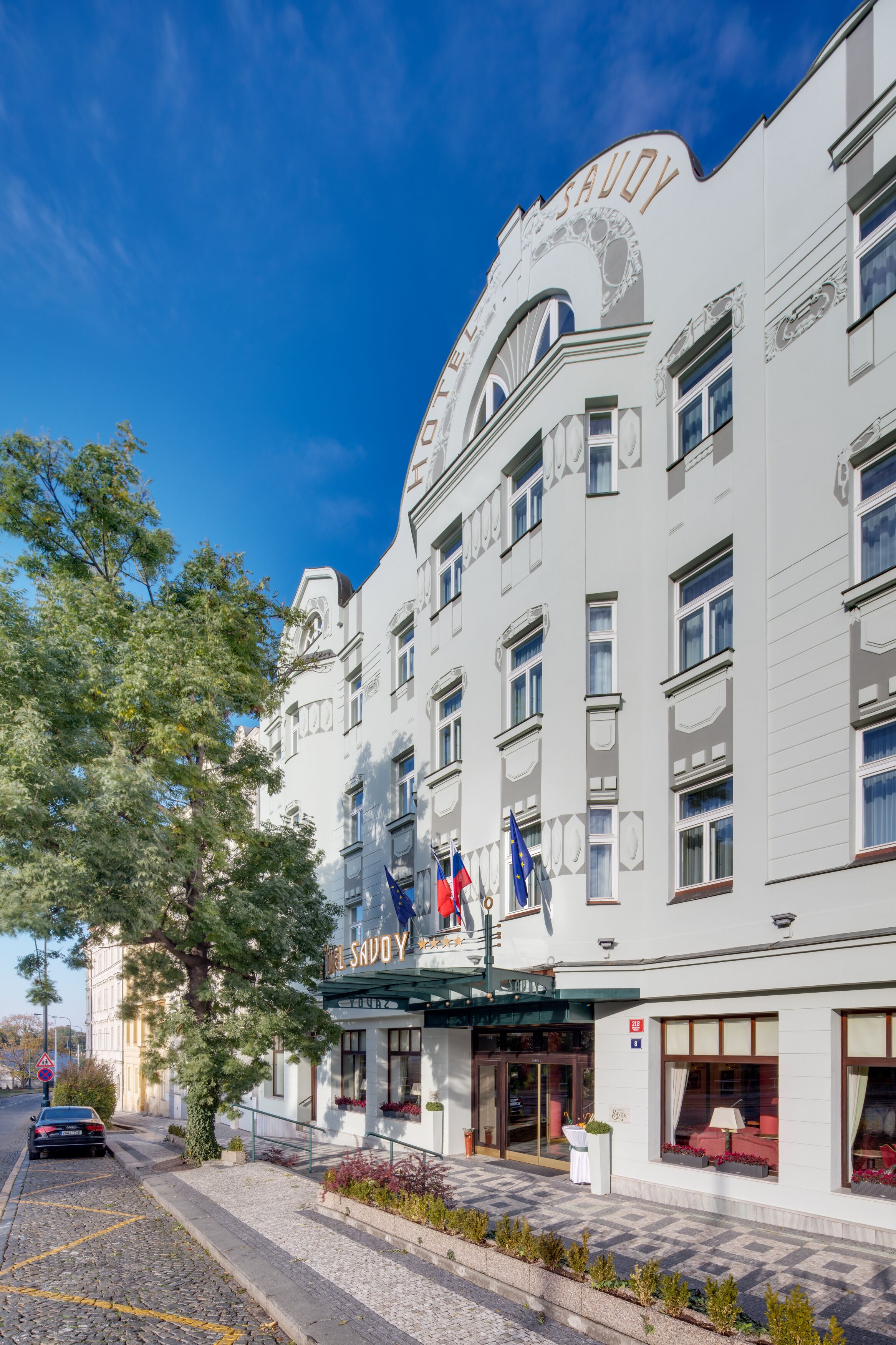 A building with the sign "SAUOY" on the facade, featuring a classic architectural style with multiple windows and a balcony.