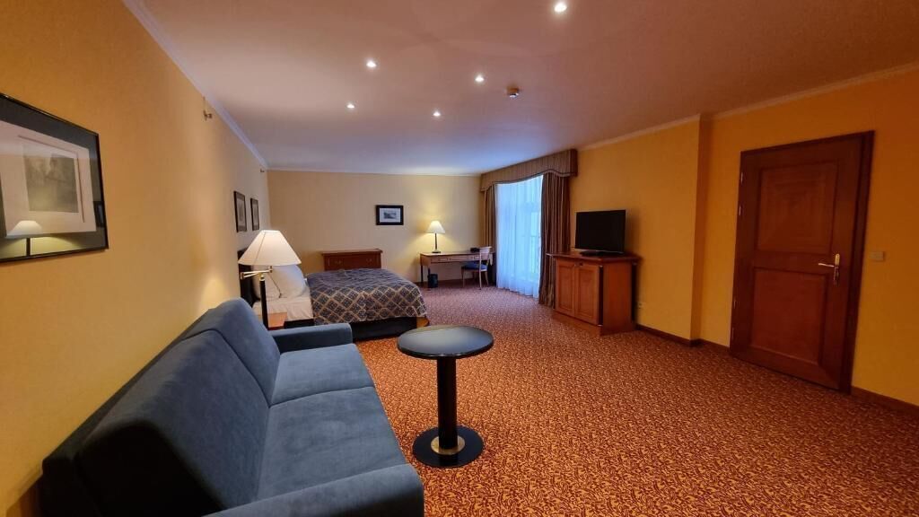 Minibar, in-room safe, desk, laptop workspace