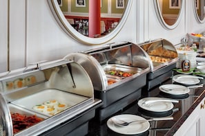 Daily buffet breakfast (CZK 390 per person)
