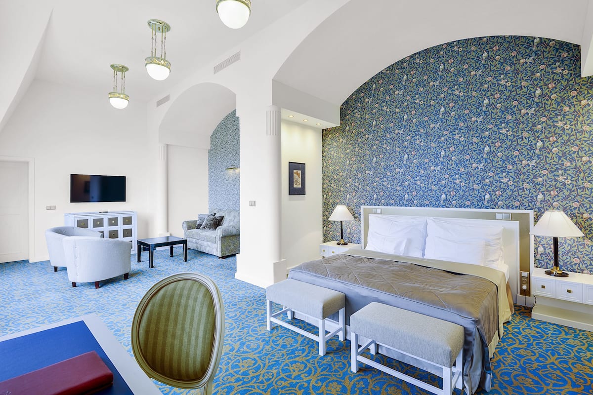 Minibar, in-room safe, desk, laptop workspace