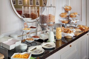 Daily buffet breakfast (CZK 390 per person)