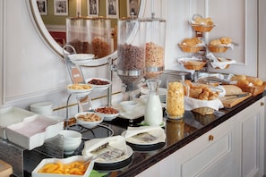 Daily buffet breakfast (CZK 390 per person)