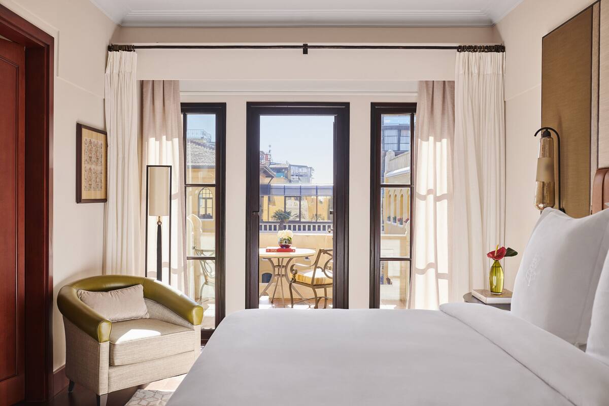 deluxe suite, 1 bedroom, non smoking | premium bedding, down duvets, minibar, in-room safe
