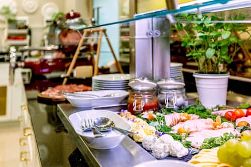 Se ofrece un desayuno bufé todos los días (por un coste adicional)