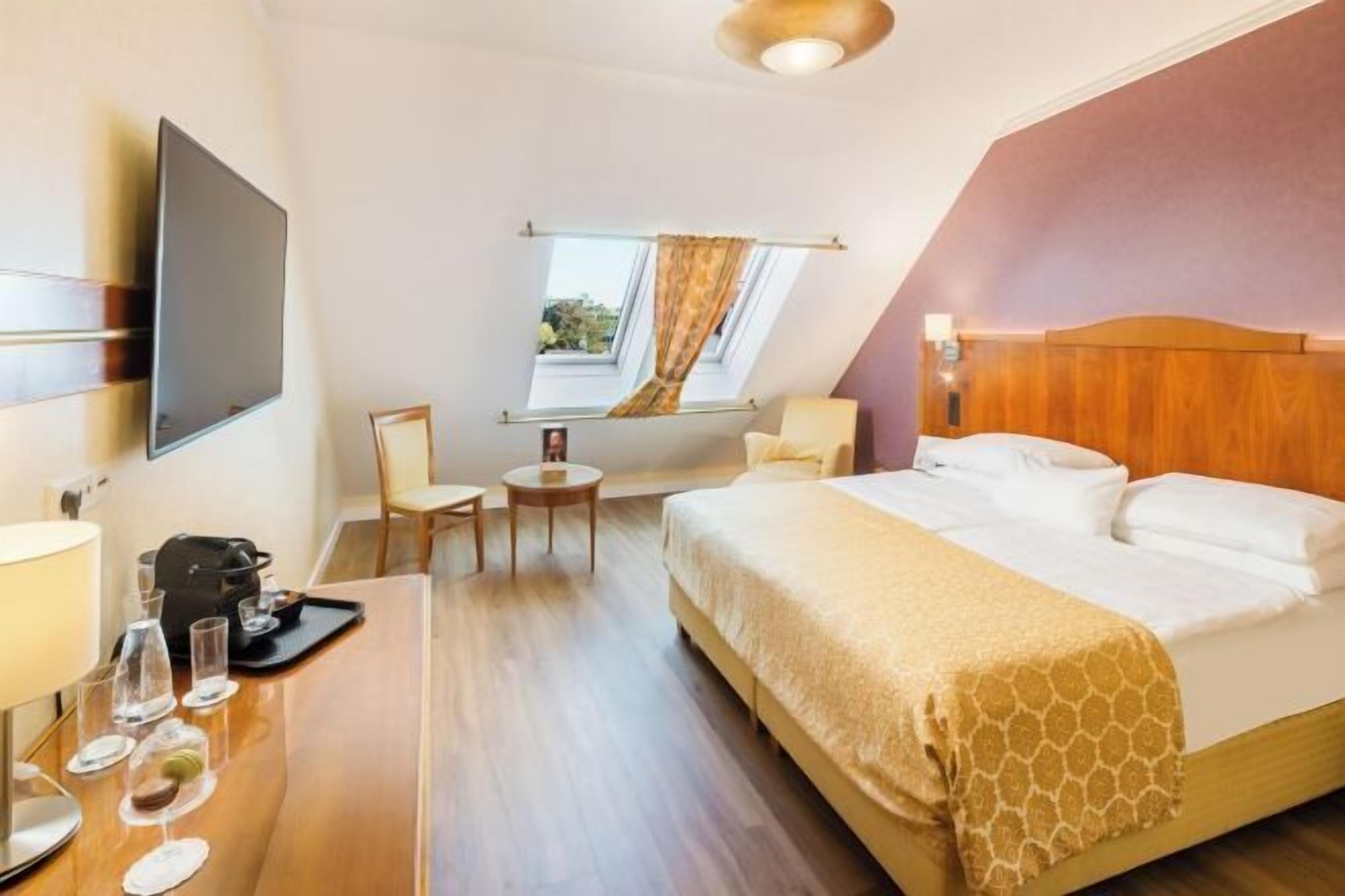 Premium bedding, pillow-top beds, in-room safe, individually decorated