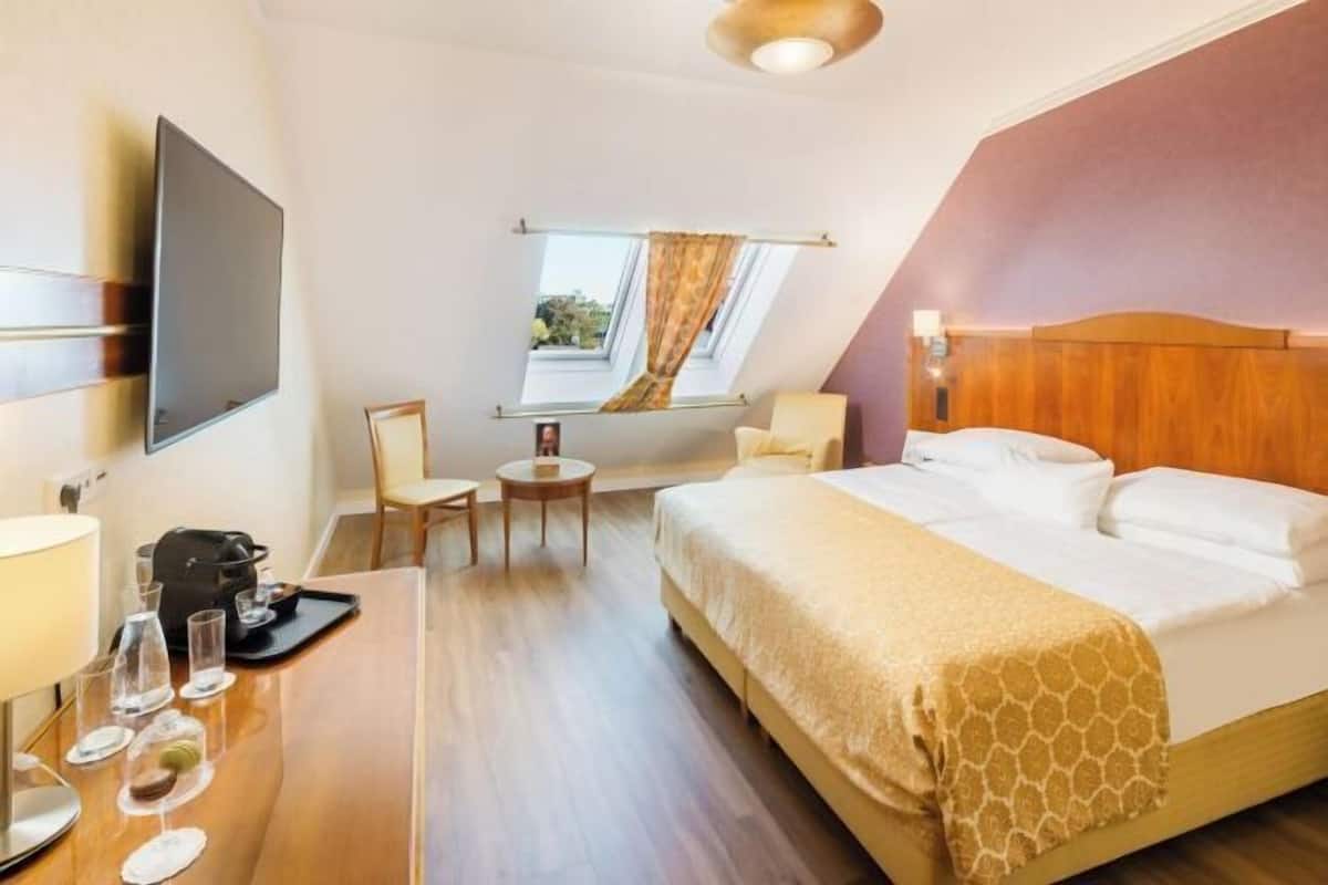 Premium bedding, pillow-top beds, in-room safe, individually decorated