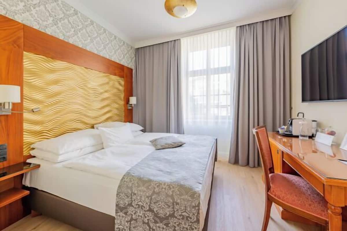 Premium bedding, pillowtop beds, in-room safe, individually decorated