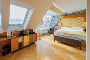 Premium bedding, pillow-top beds, in-room safe, individually decorated - Hotel Josefshof am Rathaus (Vienna)