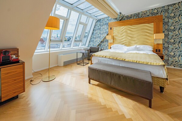 Junior Suite | Premium bedding, pillow-top beds, in-room safe, individually decorated