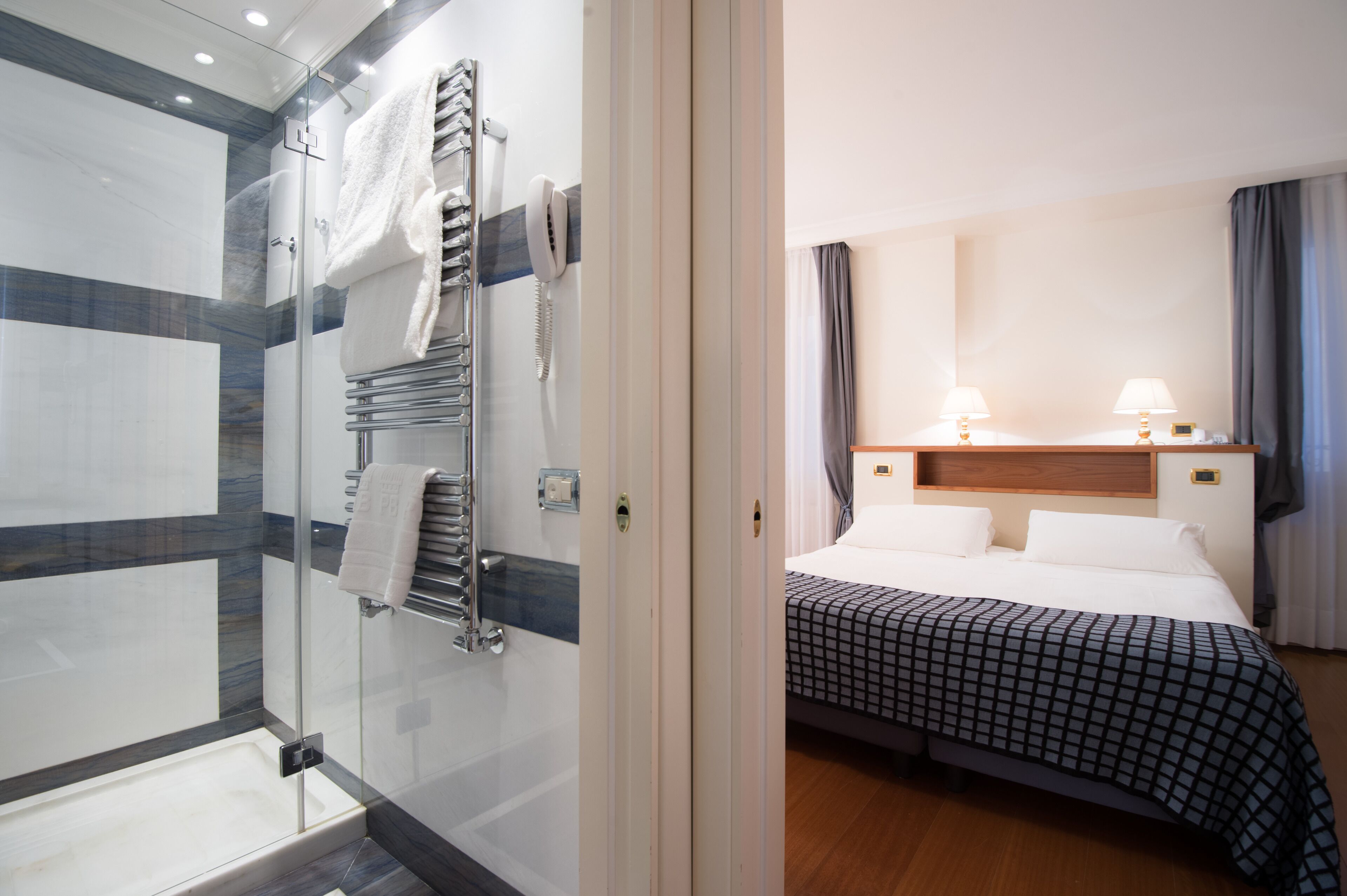 superior room | hypo-allergenic bedding, minibar, in-room safe, desk