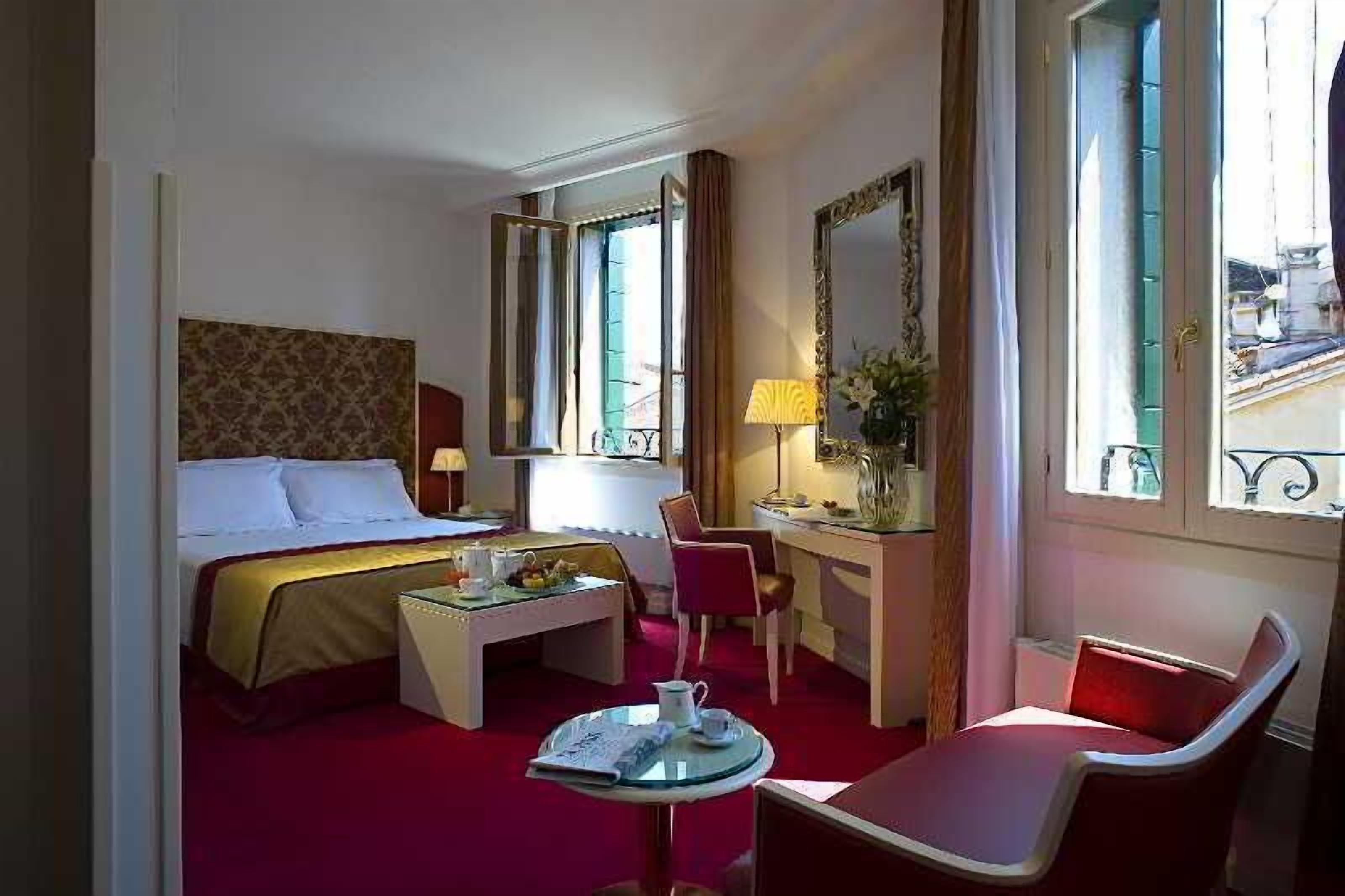 hypo-allergenic bedding, minibar, in-room safe, desk