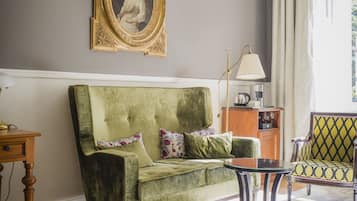 Premium bedding, down duvets, in-room safe, individually furnished