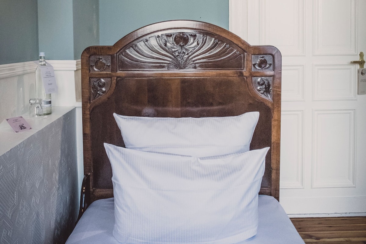 Habitación individual | Ropa de cama de alta calidad y edredón
