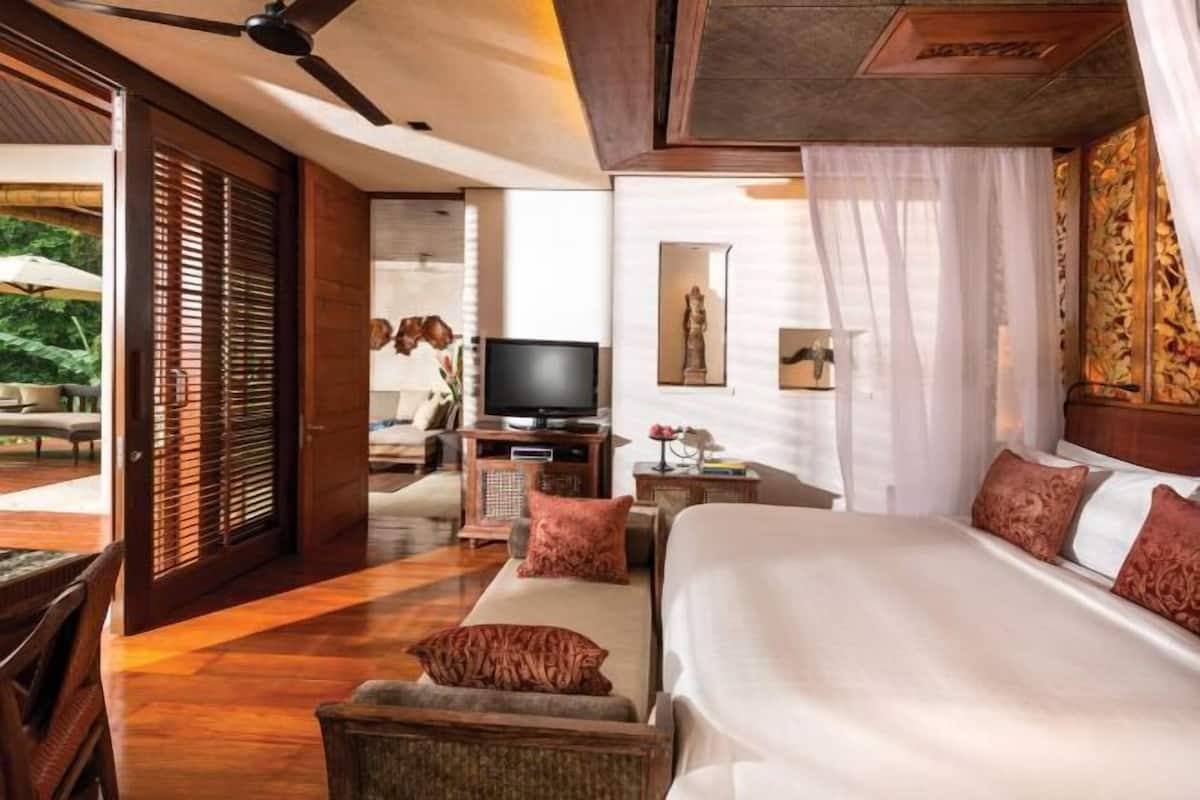 Minibar, in-room safe, desk, blackout curtains