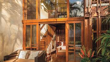 One Bedroom Duplex Suite | Minibar, in-room safe, desk, blackout curtains