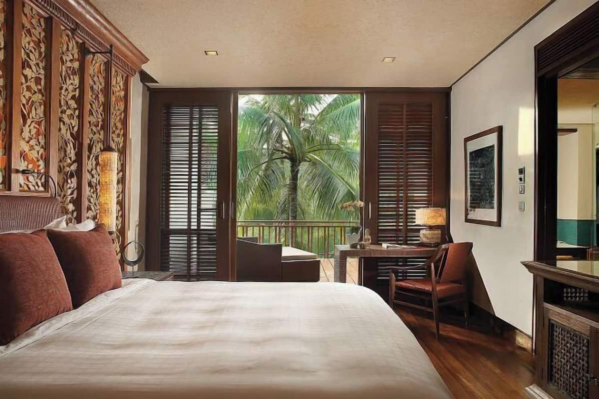 Minibar, in-room safe, desk, blackout curtains