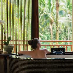 Separate tub and shower, deep soaking tub, free toiletries, hair dryer