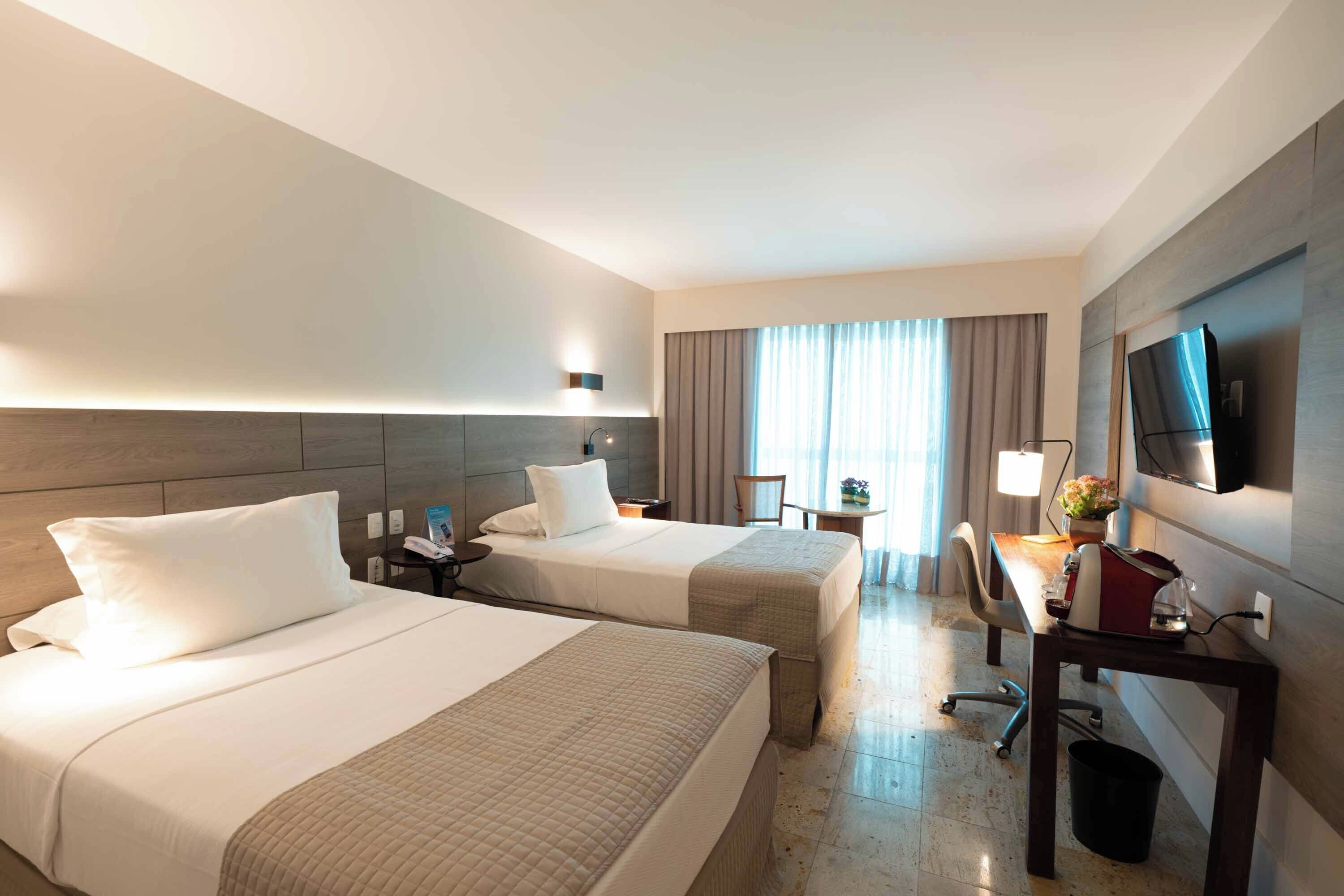 Deluxe-Zimmer (Twin Upper Floor) | Minibar, Zimmersafe, Schreibtisch, laptopgeeigneter Arbeitsplatz