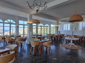 Free daily continental breakfast - Paradise Art Hotel by Mr and Mrs White (Andros)