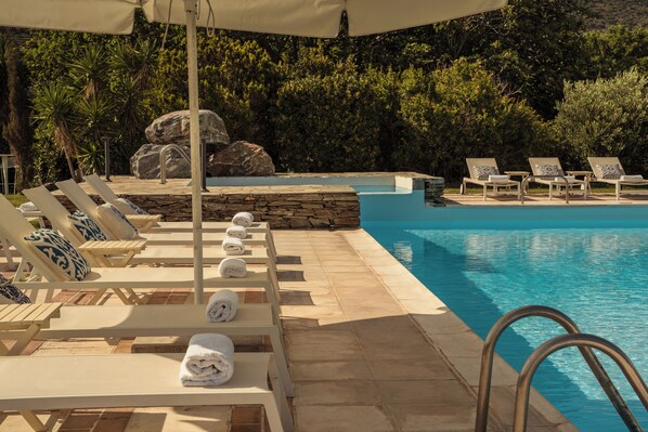 Outdoor pool, sun loungers