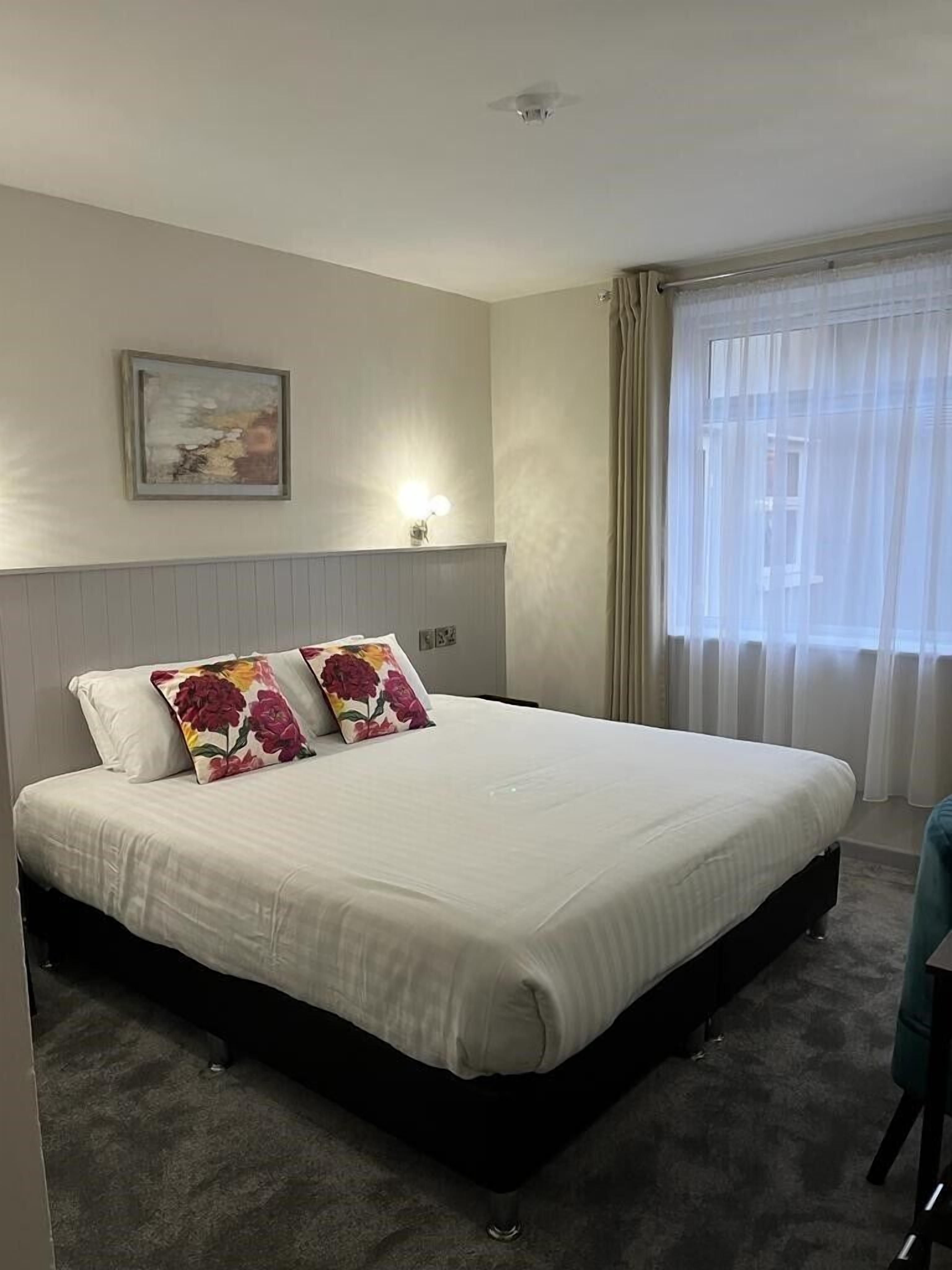 double room | rollaway beds, bed sheets