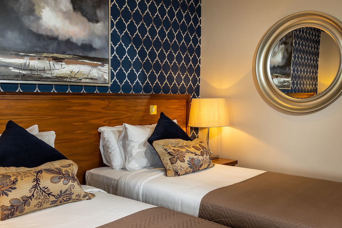 standard twin room | 1 bedroom, premium bedding, in-room safe, desk