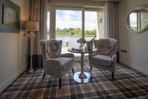 Chambre Supérieure | Restauration dans la chambre