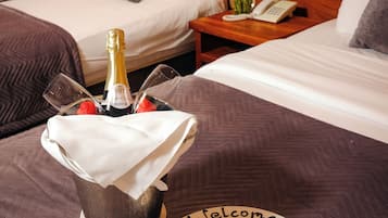 Twin Room | Premium bedding, in-room safe, desk, laptop workspace