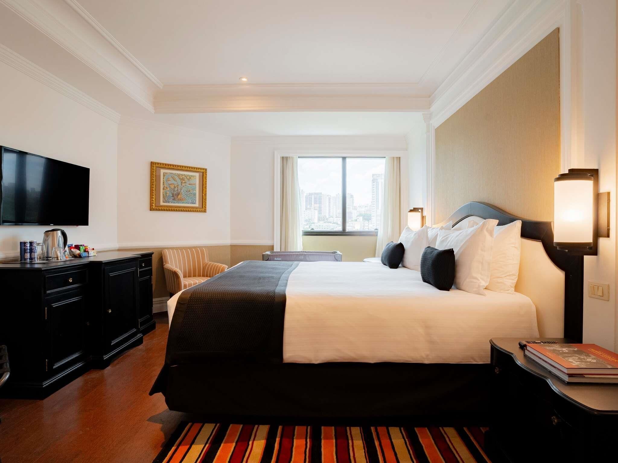 Family Room, Multiple Beds (Superior) | Minibar, in-room safe, individually furnished, desk