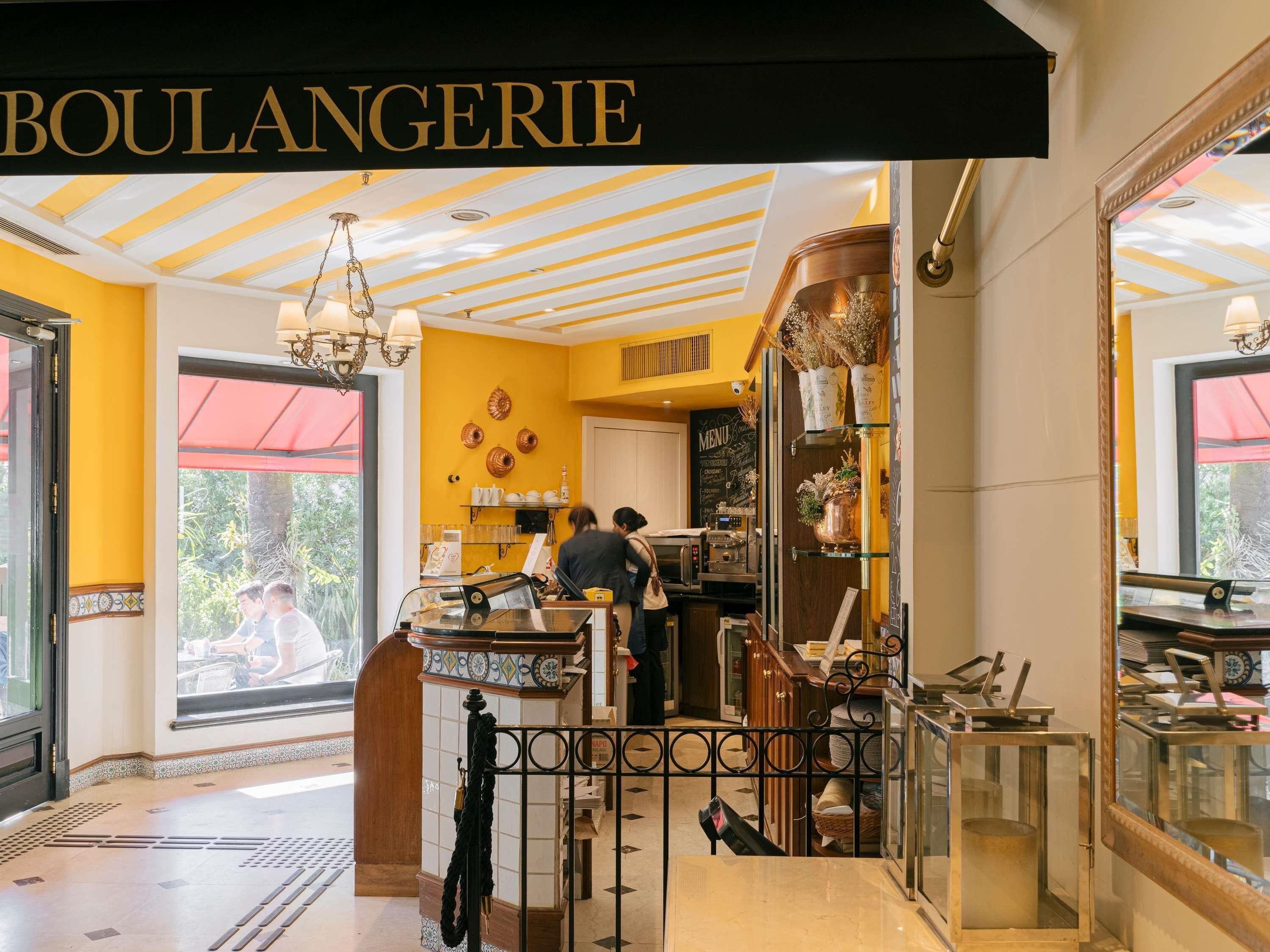 2 restaurantes; se sirven desayunos, almuerzos, cenas y brunches