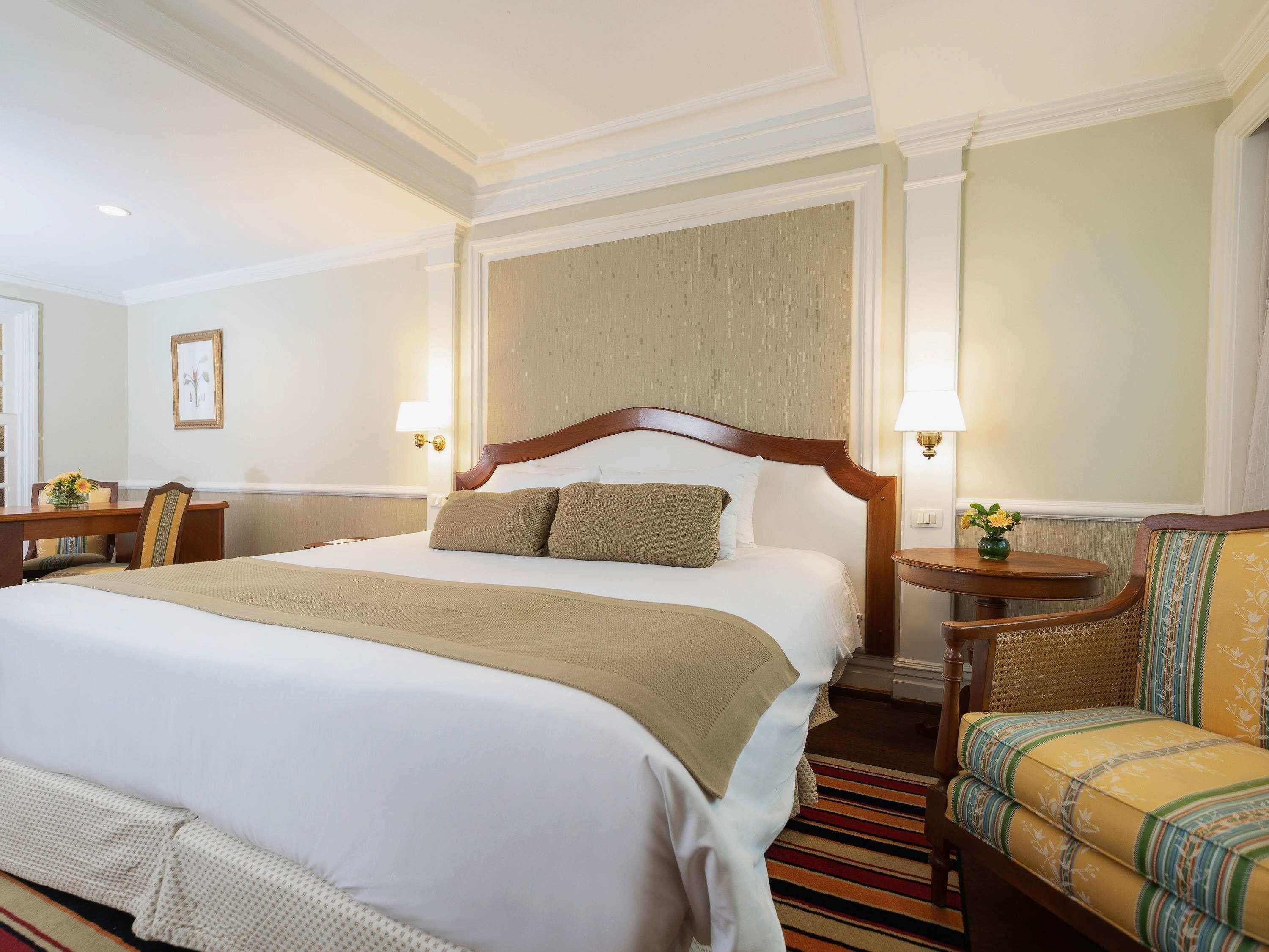 Minibar, värdeförvaringsskåp på rummet, unika möbler och skrivbord