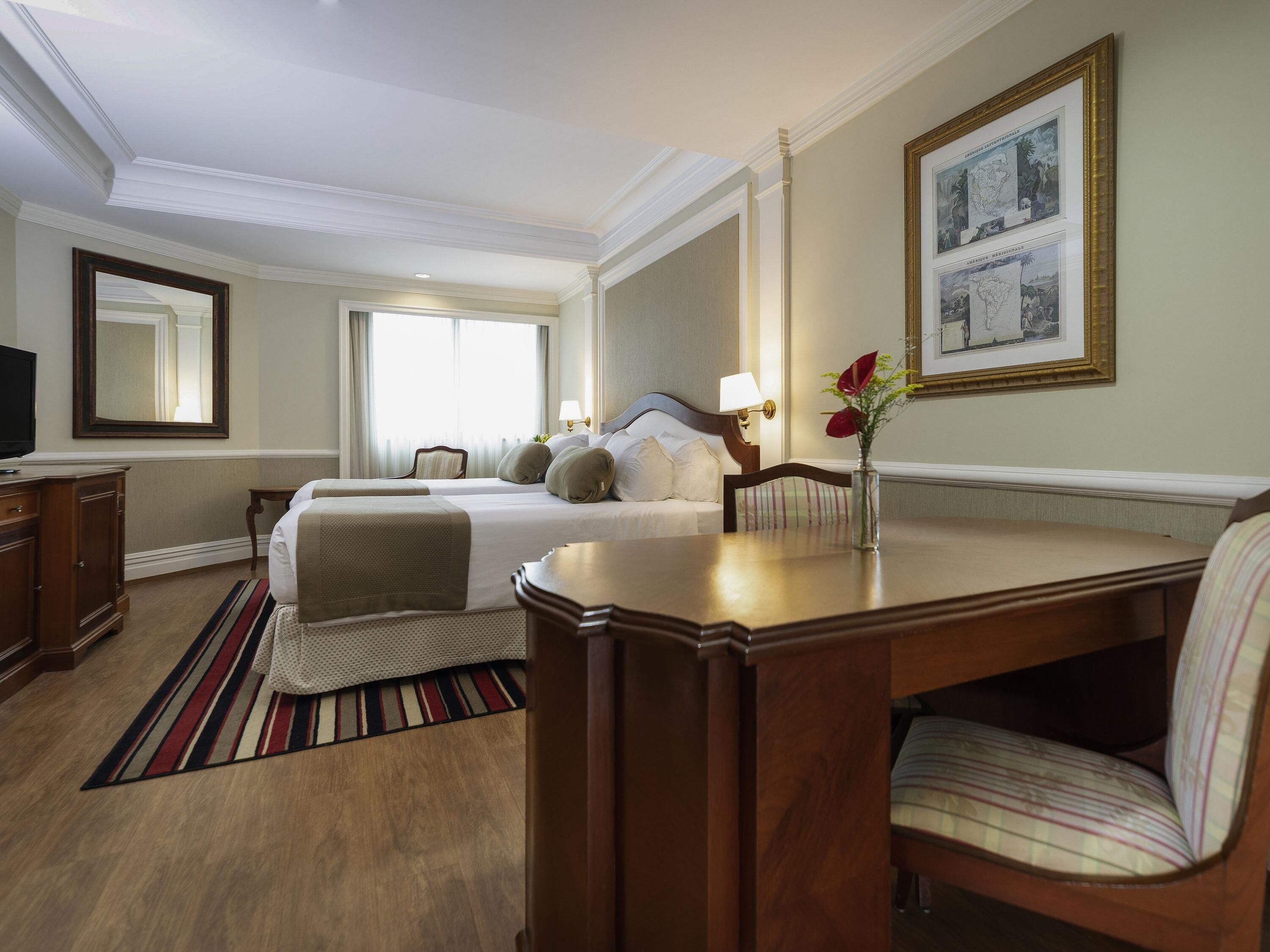 Tvåbäddsrum - 2 enkelsängar | Minibar, värdeförvaringsskåp på rummet, unika möbler och skrivbord