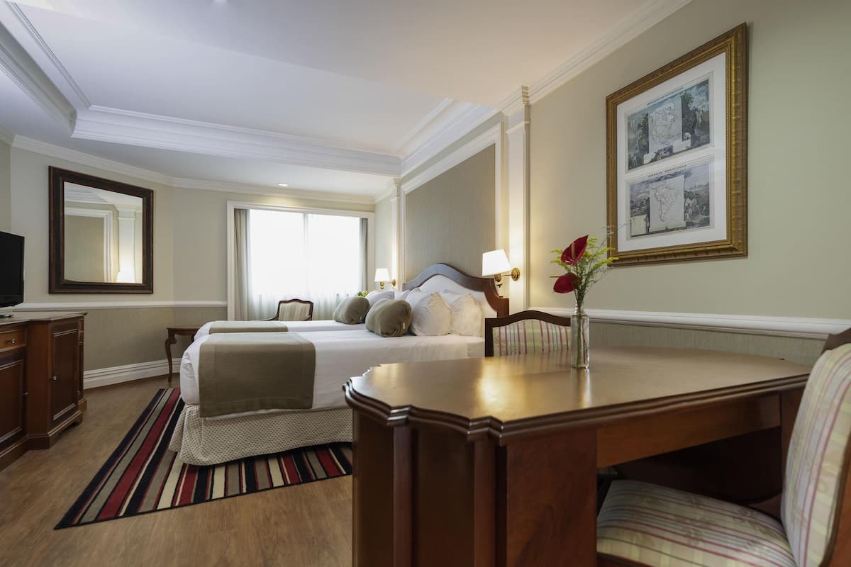 Chambre avec lits jumeaux, 2 lits une place | Minibar, coffres-forts dans les chambres, ameublement personnalisé